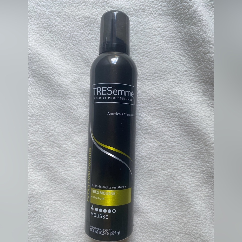 TRESemmé Men’s Extra Hold Mousse – Black/Yellow